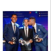 Sergio Ramos felicita a Modric por el premio a mejor jugador del año por la UEFA