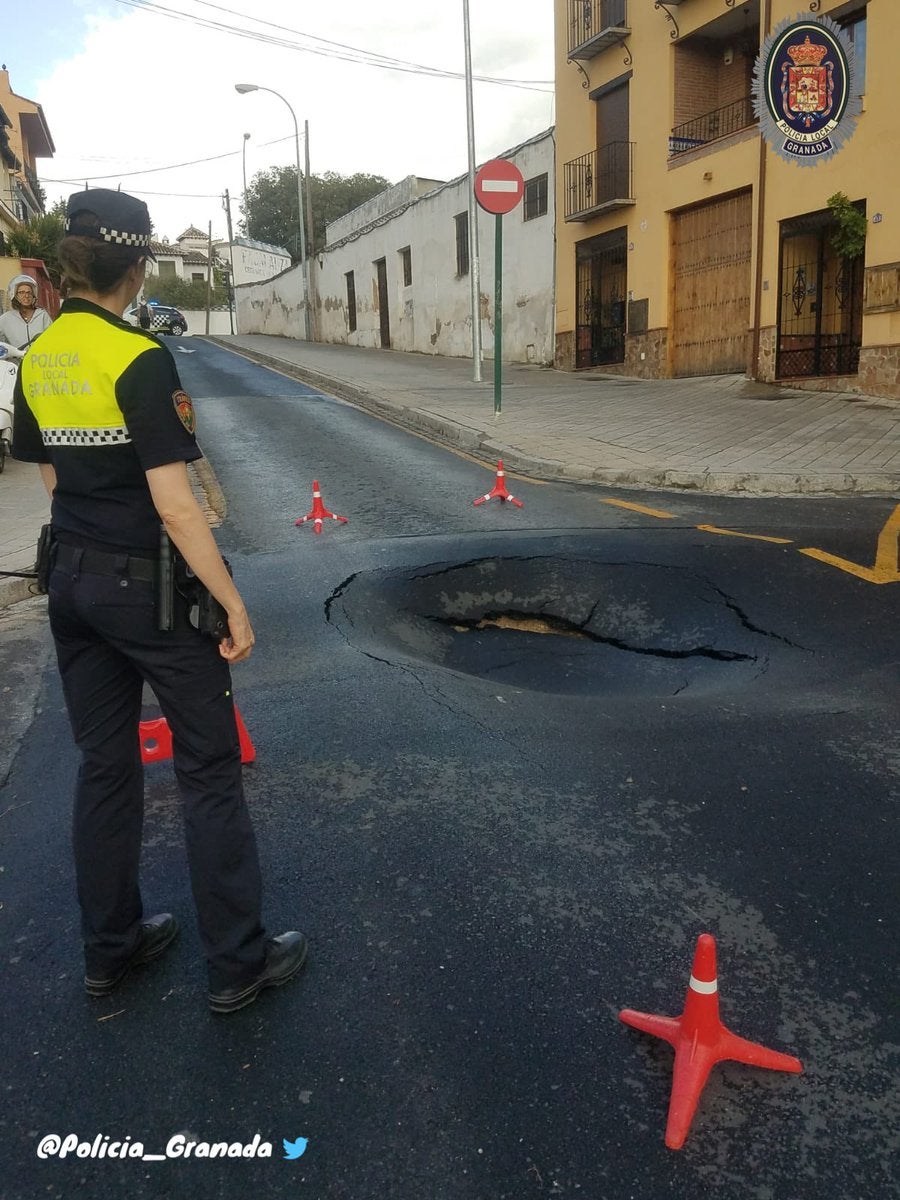 Socavón por la tormenta de ayer Socavón por la tormenta de ayer