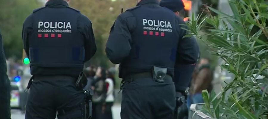 Mossos d'Esquadra en una imagen de archivo Mossos d'Esquadra en una imagen de archivo