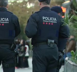 Mossos d'Esquadra en una imagen de archivo Mossos d'Esquadra en una imagen de archivo