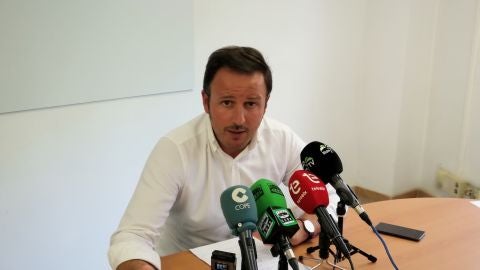 Pablo Ruz compareciendo en rueda de prensa en la sede del Partido Popular.