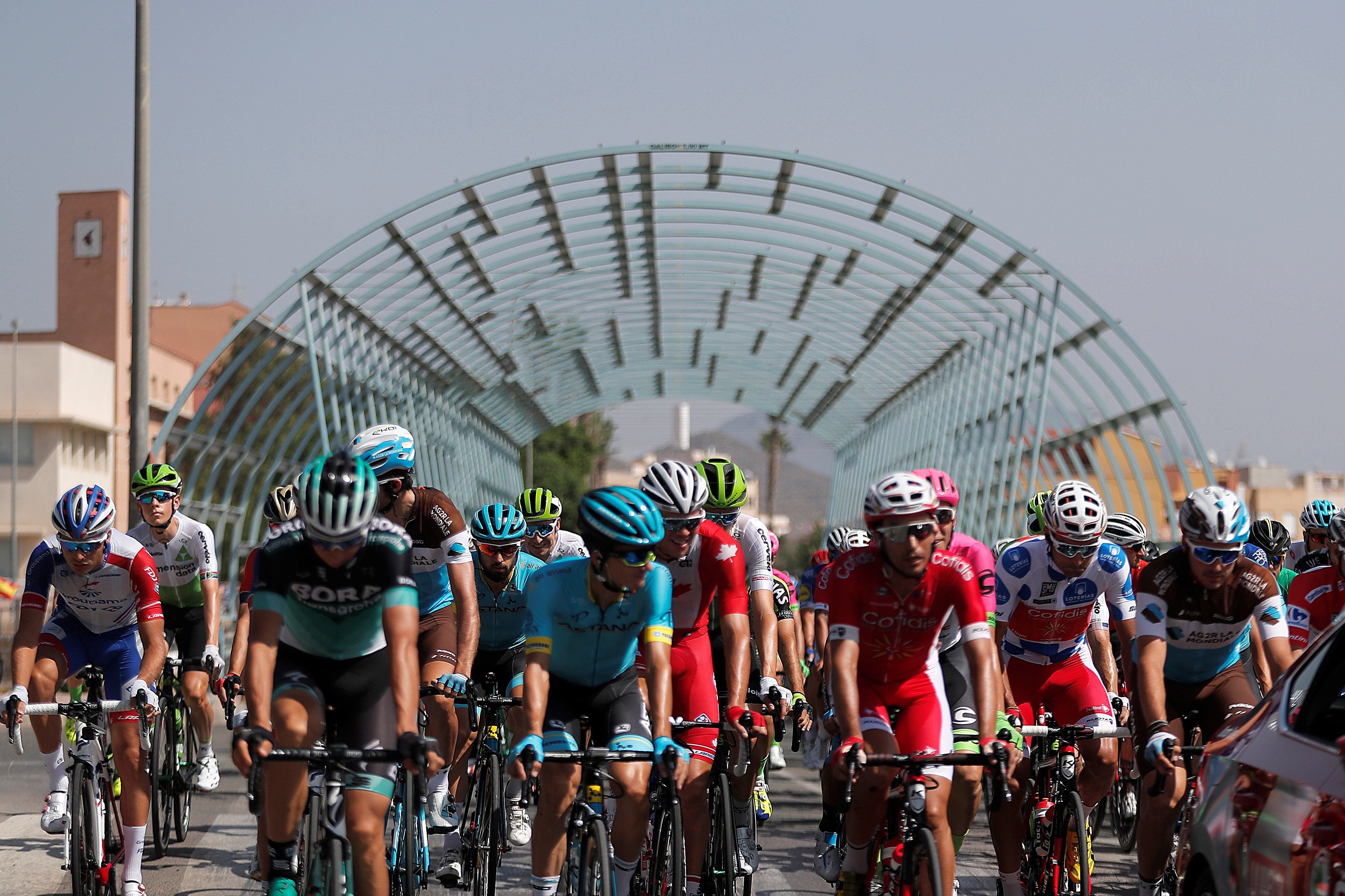 Vuelve a escuchar el final de la séptima etapa narrado por Javier Ares en la que se ha impuesto Tony Gallopin Vuelve a escuchar el final de la séptima etapa narrado por Javier Ares en la que se ha impuesto Tony Gallopin