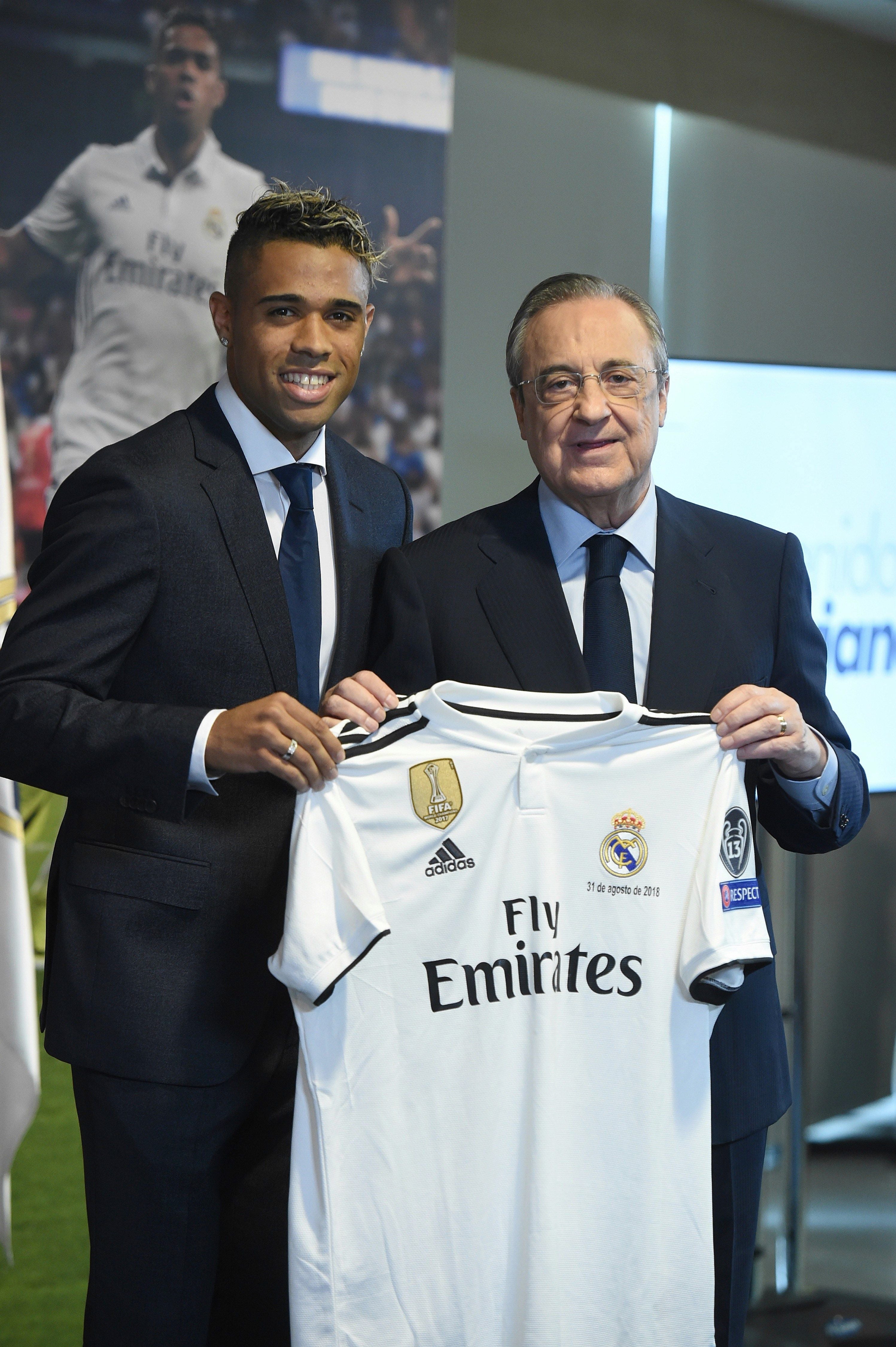 Mariano, presentado con el Real Madrid: "Voy a poner todo mi corazón y todo mi empeño en ayudar al equipo" Mariano, presentado con el Real Madrid: "Voy a poner todo mi corazón y todo mi empeño en ayudar al equipo"