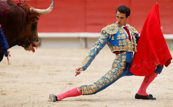 Thomas Joubert sufre una gravísima cornada que le "arranca la femoral" en Bayona Thomas Joubert sufre una gravísima cornada que le "arranca la femoral" en Bayona