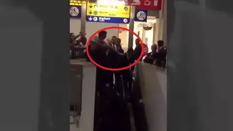 Tifosi se abalanza sobre Cristiano Ronaldo Tifosi se abalanza sobre Cristiano Ronaldo