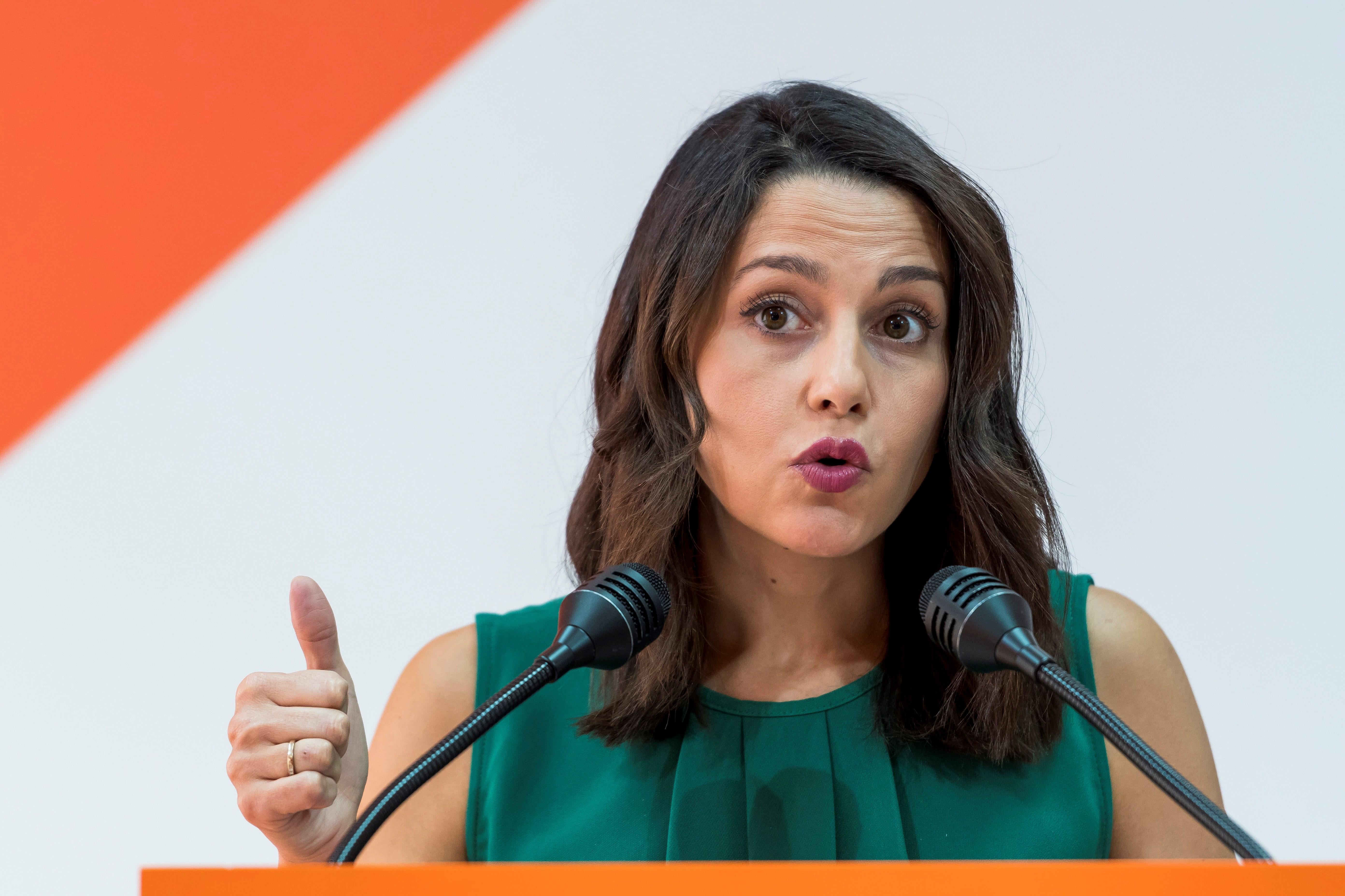 Cómo pasa el tiempo: "Inés Arrimadas viene dispuesta a darlo todo por su partido y por su mentor" Cómo pasa el tiempo: "Inés Arrimadas viene dispuesta a darlo todo por su partido y por su mentor"