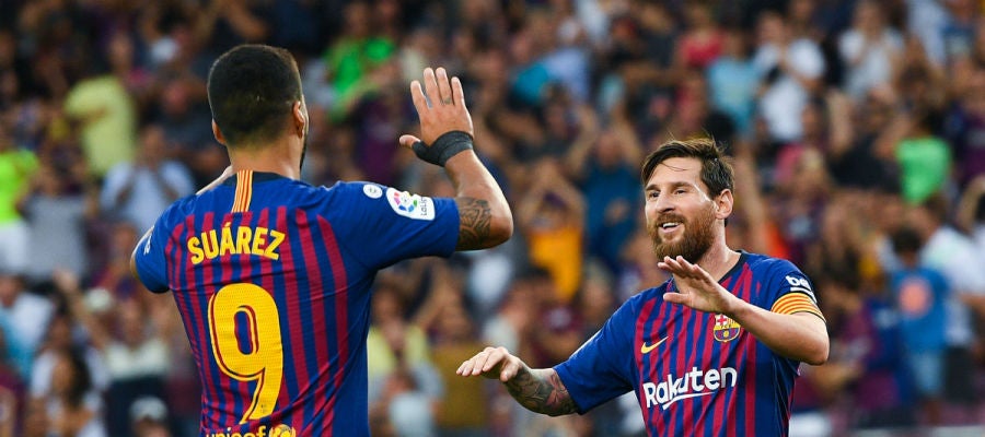Messi y Suárez celebran un gol Messi y Suárez celebran un gol