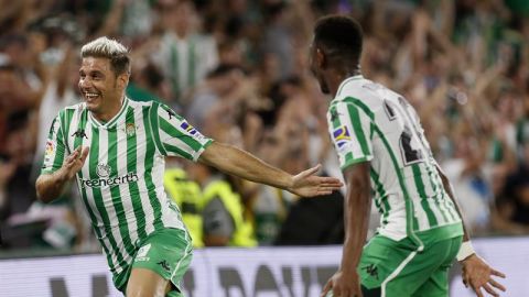 Joaqu&iacute;n celebra su gol al Sevilla en el Villamar&iacute;n.