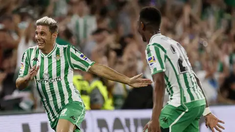 Joaquín celebra su gol al Sevilla en el Villamarín. Joaquín celebra su gol al Sevilla en el Villamarín.