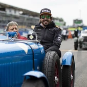 Fernando Alonso, en un coche clásico Fernando Alonso, en un coche clásico