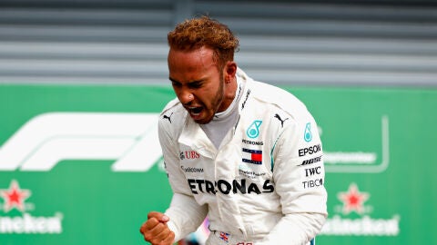 Hamilton celebra un triunfo