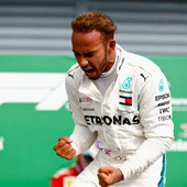 Hamilton celebra un triunfo Hamilton celebra un triunfo