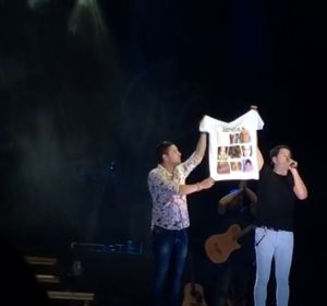 Andy y Lucas vuelven a usar su camiseta de 'Justicia ya' tapando la foto de Gabriel Cruz: "La pena tiene que ser más dura para esos canallas" Andy y Lucas vuelven a usar su camiseta de 'Justicia ya' tapando la foto de Gabriel Cruz: "La pena tiene que ser más dura para esos canallas"