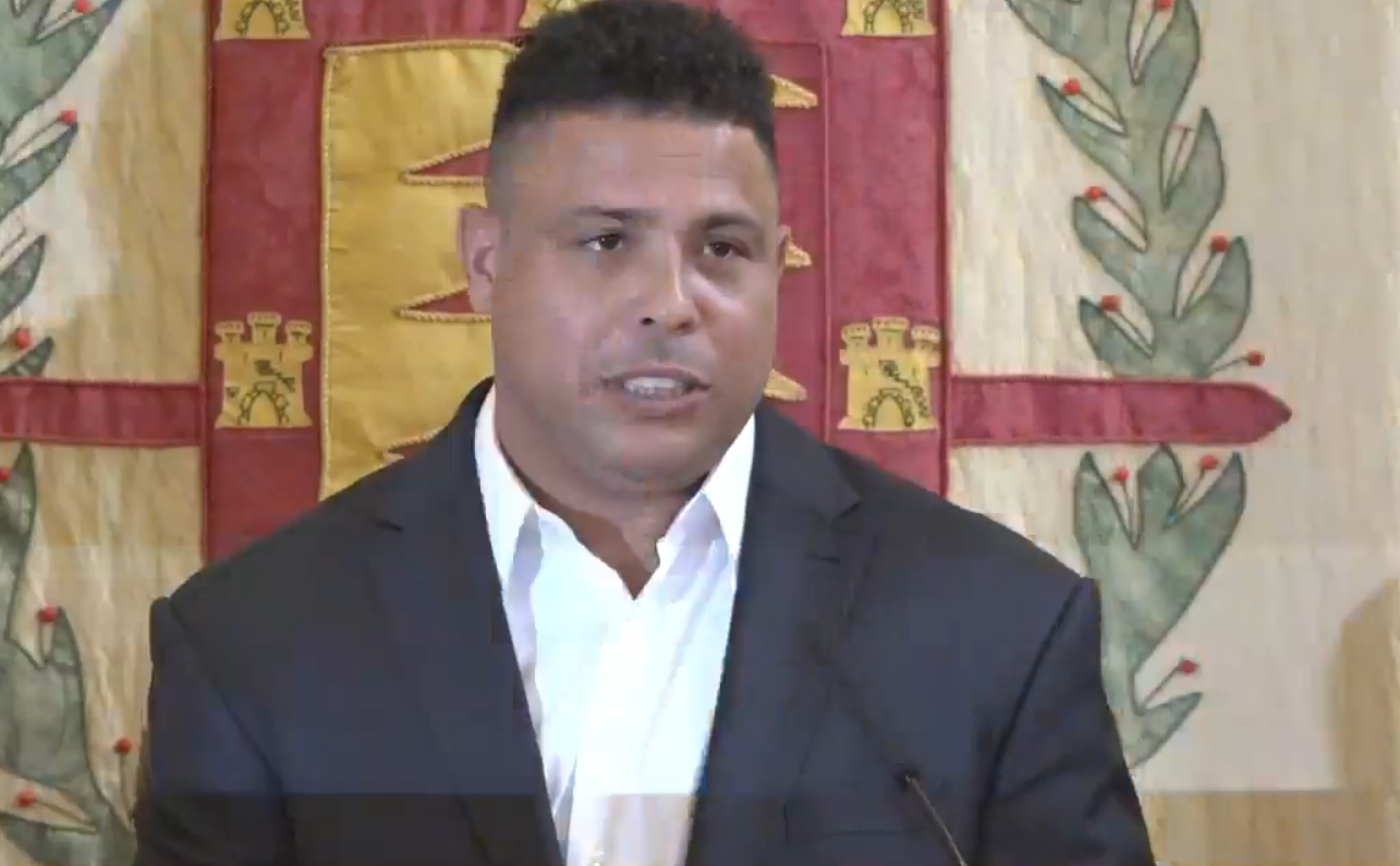 Ronaldo, nuevo accionista mayoritario del Valladolid: "Queremos crecer hasta donde nuestras ilusiones nos permitan" Ronaldo, nuevo accionista mayoritario del Valladolid: "Queremos crecer hasta donde nuestras ilusiones nos permitan"