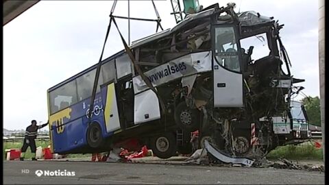 Cinco muertos y seis heridos graves en un accidente de autob&uacute;s en Avil&eacute;s