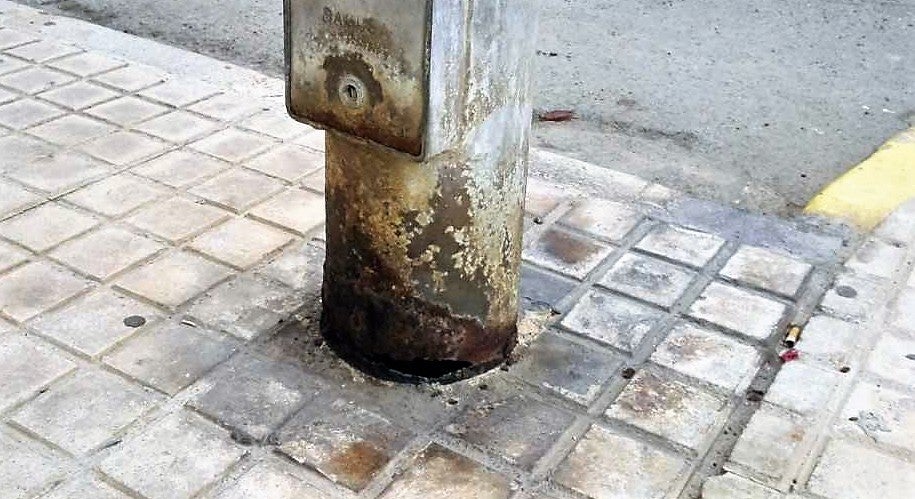 Los concejales de Ilicitanos por Elche piden revisar el estado de las farolas de la vía pública para actuar contra la corrosión en sus bases Los concejales de Ilicitanos por Elche piden revisar el estado de las farolas de la vía pública para actuar contra la corrosión en sus bases