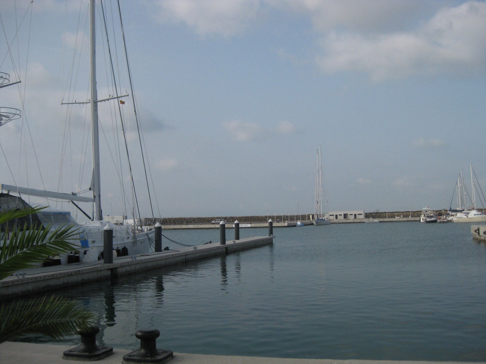 Hallan el cadáver de un hombre flotando en el mar y sin signos de violencia Hallan el cadáver de un hombre flotando en el mar y sin signos de violencia