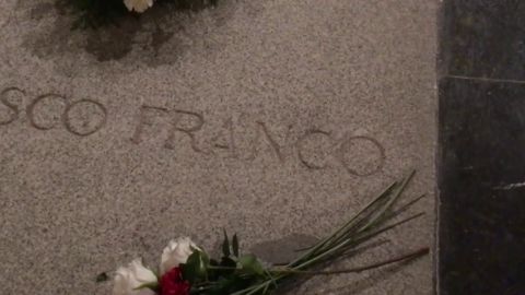 La familia de Franco pide al Defensor del Pueblo que impugne la exhumaci&oacute;n de los restos del dictador ante el Tribunal Constitucional