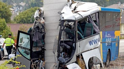 Autob&uacute;s siniestrado en Avil&eacute;s