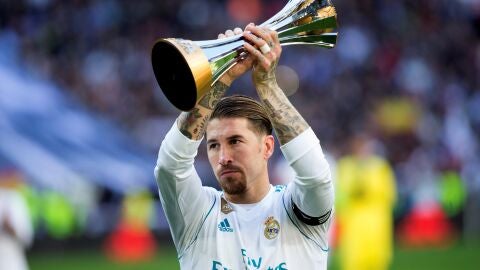 Sergio Ramos alza el trofeo del Mundial de Clubes