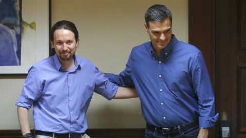 El presidente del Gobierno, Pedro S&aacute;nchez, y el l&iacute;der de Podemos, Pablo Iglesias