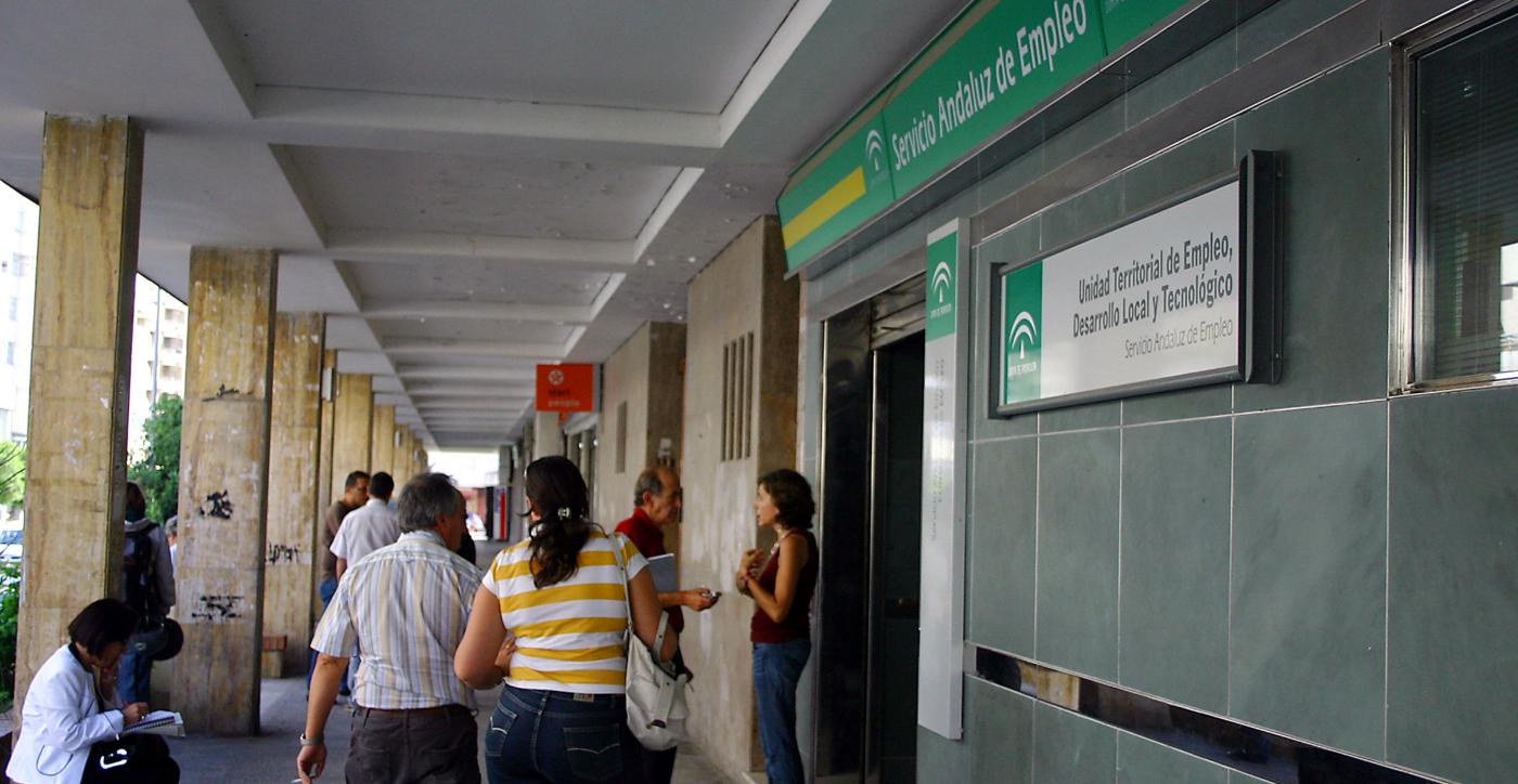 El paro baja en 4.649 personas en Málaga El paro baja en 4.649 personas en Málaga