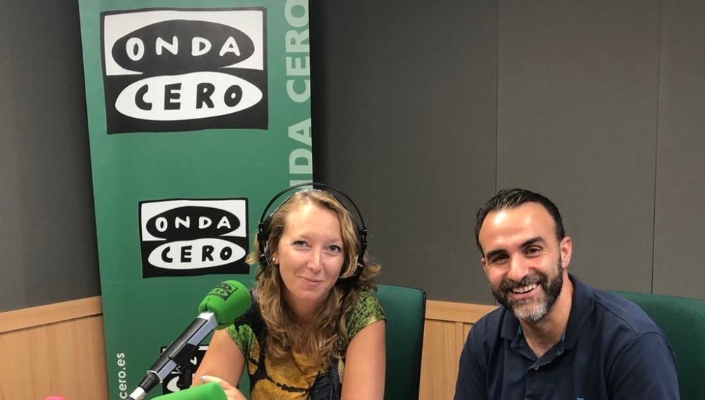 El presidente de Afedeco, Rafel Ballester, visita los estudios de Onda Cero Mallorca después de la polémica por el 'top manta'.