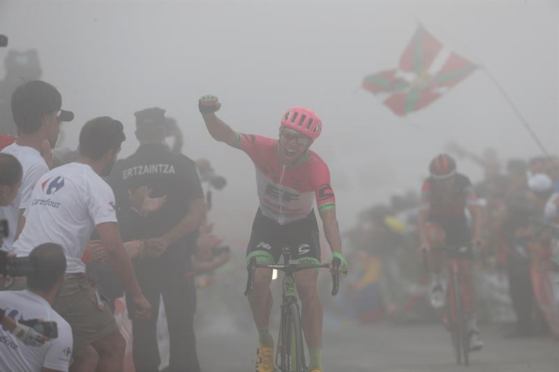 Vuelve a escuchar el final de la Etapa 17 de la Vuelta a España narrada por Javier Ares en la que se ha impuesto Michael Woods Vuelve a escuchar el final de la Etapa 17 de la Vuelta a España narrada por Javier Ares en la que se ha impuesto Michael Woods