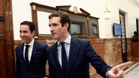 El presidente del PP, Pablo Casado, y el secretario general del PP, Teodoro Garc&iacute;a Egea