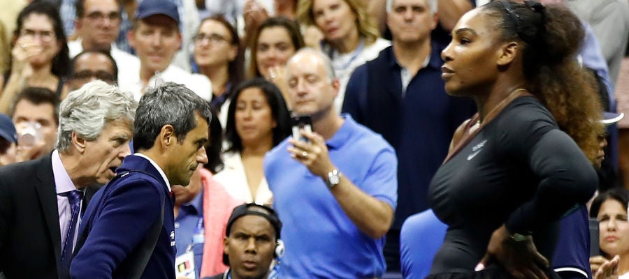 Carlos Ramos y Serena Williams, durante la final del US Open Carlos Ramos y Serena Williams, durante la final del US Open