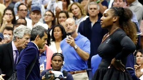 Carlos Ramos y Serena Williams, durante la final del US Open