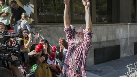 Willy Toledo a la salida del juzgado