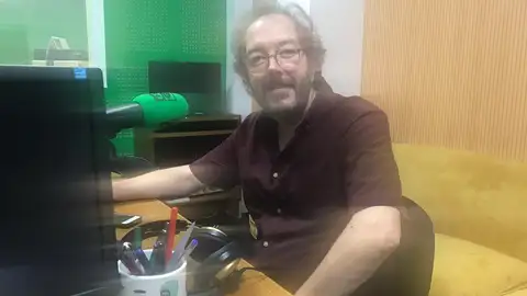 Mcarballo Mcarballo en los estudios de Onda Cero Ourense