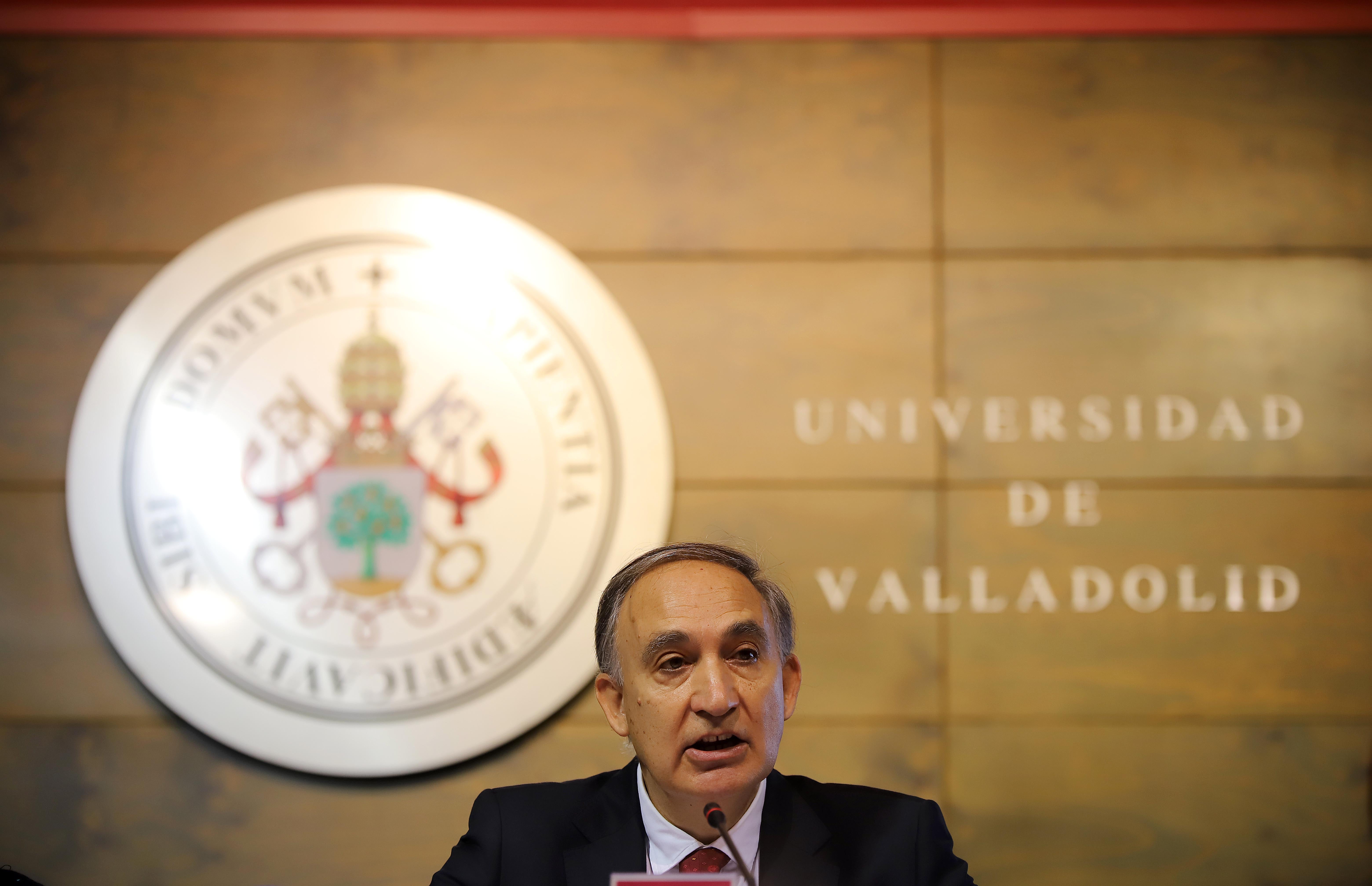 Antonio Largo es reelegido rector de la Universidad de Valladolid con el 52,7% de los votos Antonio Largo es reelegido rector de la Universidad de Valladolid con el 52,7% de los votos