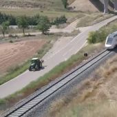 En algunos tramos de Teruel los tractores van más rápido que los trenes AVE