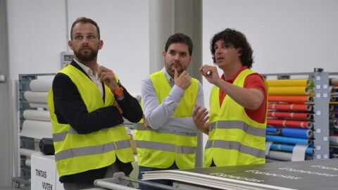 Los concejales del Cs Elche, Juan Antonio Sempere y David Caballero en una empresa de Elche