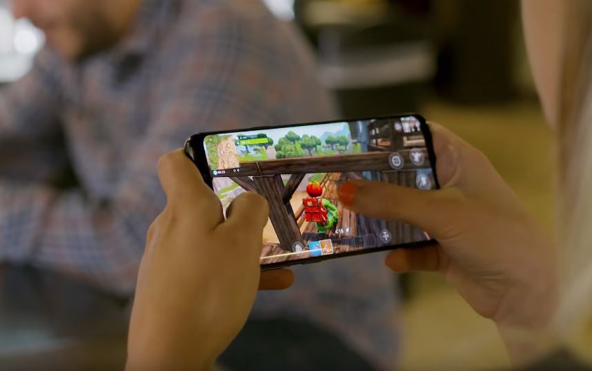 Rubén Amón indulta a los padres con hijos enganchados al Fortnite: "Seguro que os es familiar esta música, 'Lárgate pringao'" Rubén Amón indulta a los padres con hijos enganchados al Fortnite: "Seguro que os es familiar esta música, 'Lárgate pringao'"