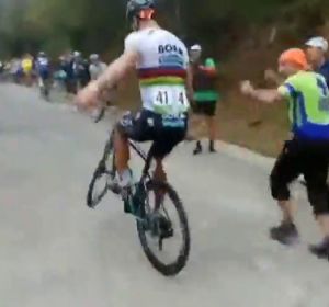 La maniobra de Peter Sagan en plena ascensión que hizo enloquecer a los aficionados La maniobra de Peter Sagan en plena ascensión que hizo enloquecer a los aficionados
