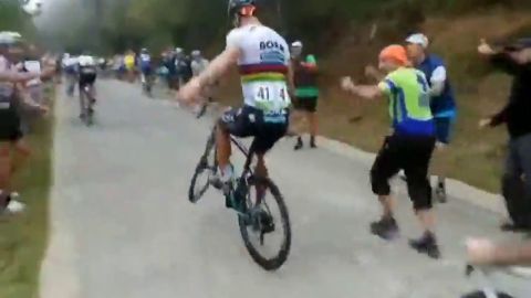 La maniobra de Peter Sagan en plena ascensi&oacute;n que hizo enloquecer a los aficionados