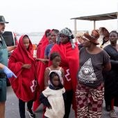 Migrantes rescatados de varias pateras en Alborán