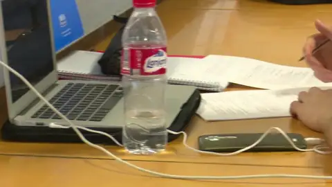 Empresas y particulares escriben trabajos universitarios para otros Empresas y particulares escriben trabajos universitarios para otros