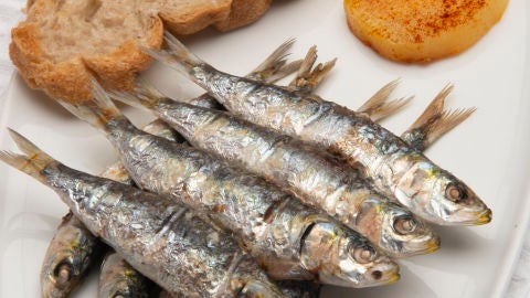 Sardinas asadas con patatas al pimentón