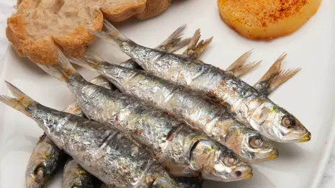 Sardinas asadas con patatas al pimentón Sardinas asadas con patatas al pimentón