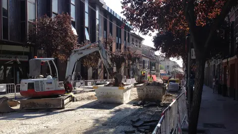 La calle Libreros de Alcalá en obras Aparecen restos de colectores históricos