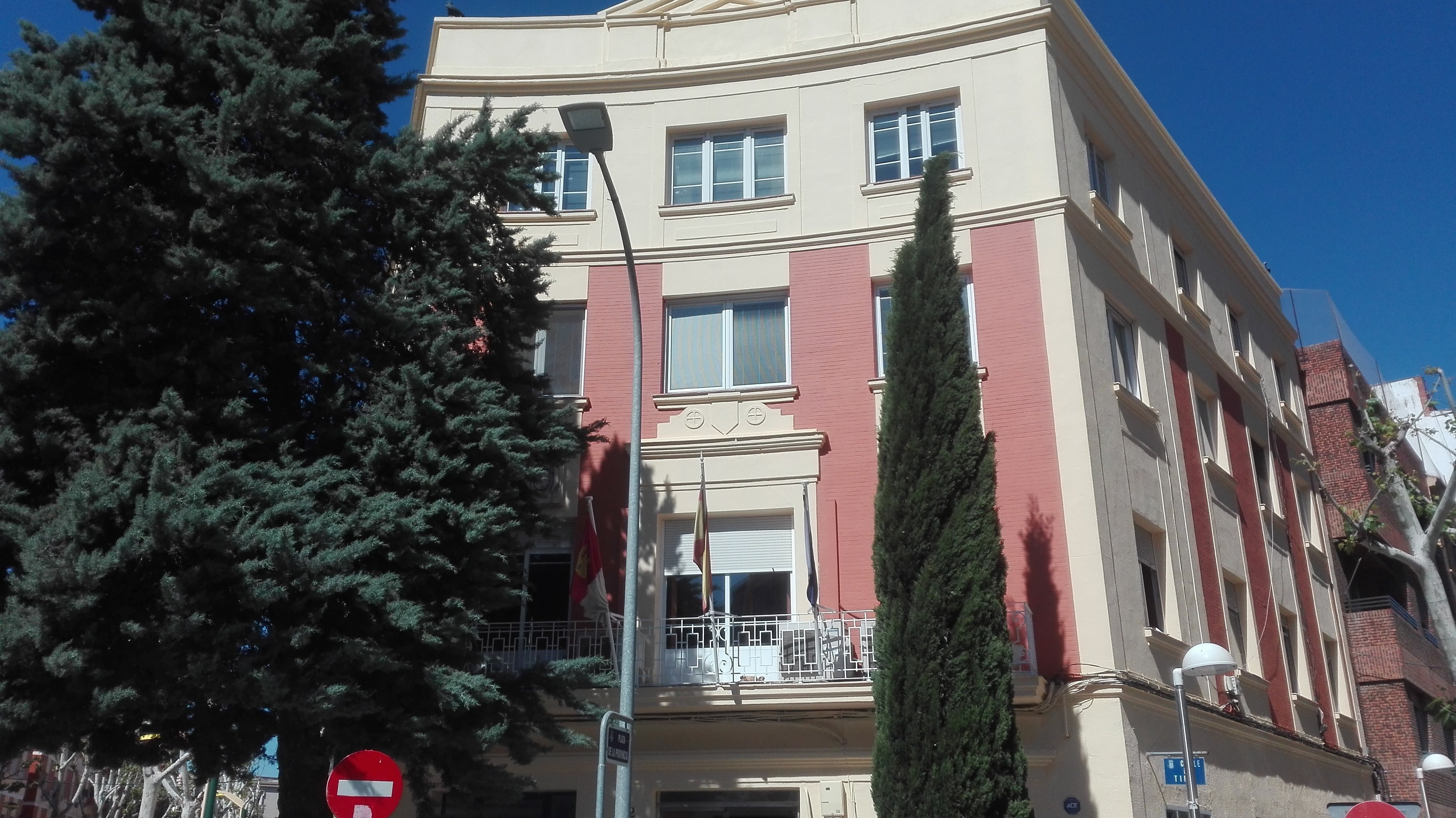 El Colegio de Médicos guarda dos minutos de silencio a las puertas de los centros de trabajo El Colegio de Médicos guarda dos minutos de silencio a las puertas de los centros de trabajo
