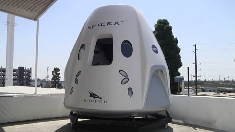 SpaceX ya tiene al primer pasajero que realizar&aacute; un viaje privado a la Luna en uno de sus veh&iacute;culos