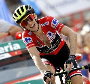 Simon Yates llega a meta en una de las etapas de la Vuelta Simon Yates llega a meta en una de las etapas de la Vuelta