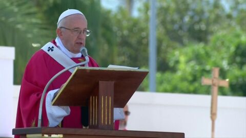 El Papa Francisco carga contra los mafiosos en Sicilia: "No se puede creer en Dios y ser mafioso, dejad de pensar en vosotros y vuestro dinero"