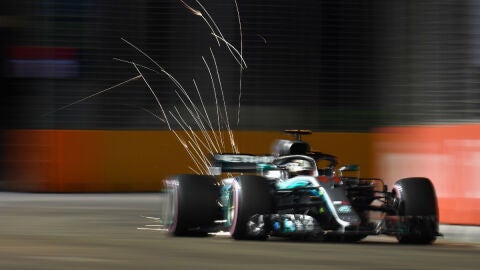 Hamilton, sobre el Mercedes