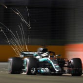 Hamilton, sobre el Mercedes